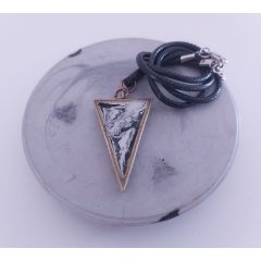 Triangle nyaklánc márványos