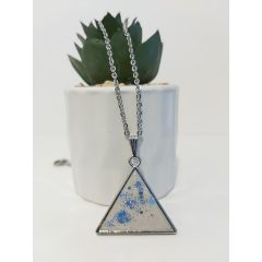 Violett beton nyaklánc - lila csillogással 