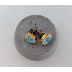 Aranyozott színű foglalatban - türkiz csillámmal 