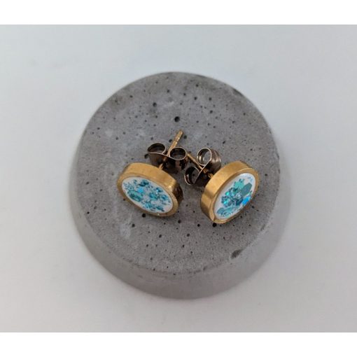 Aranyozott színű foglalatban - türkiz csillámmal 