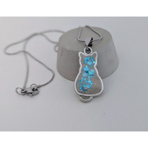 Cica formájú beton nyaklánc - többféle csillogással 1.