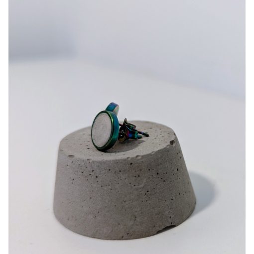 Unisex beton fülbevaló - színes acél kerettel